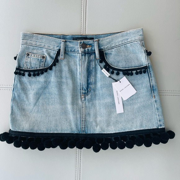 NWT MARC JACOBS
Pompom-embellished Blue Jean Denim Mini Skirt EU Size 25 Indigo - Picture 3 of 13